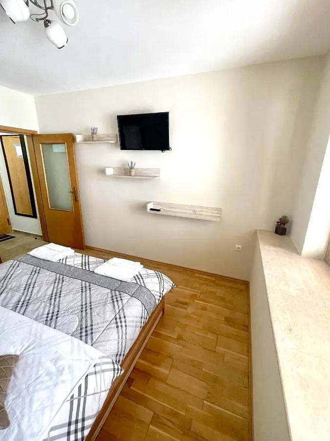 Ferienwohnung Sunny Warna Apartment